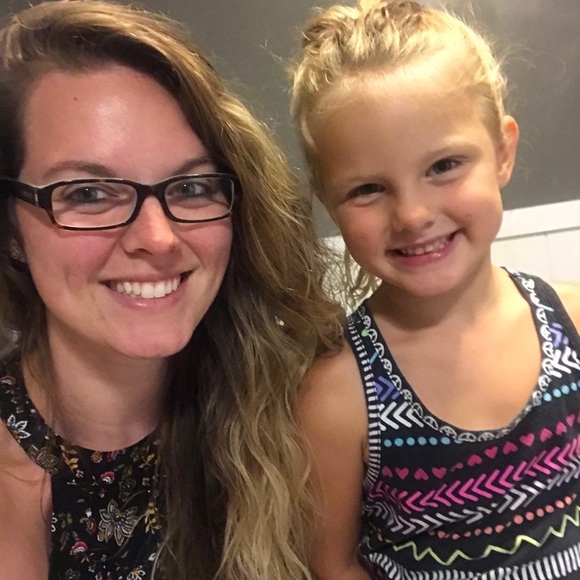 Meet your Posher, Candace - Picture 3 of 4